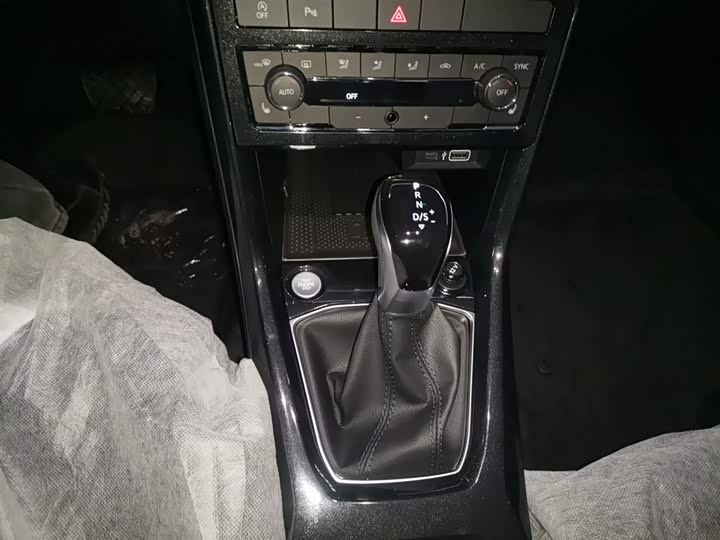 Volkswagen Tharu 2026 2026款 新锐 300TSI 锐享版