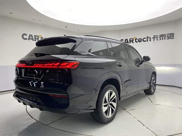 Audi Q6 2024 2024款 40 TFSI quattro 观云型 飞骑套装 7座