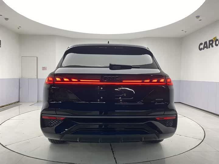 Audi Q6 2024 2024款 40 TFSI quattro 观云型 飞骑套装 7座