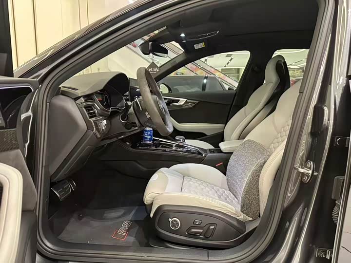 Audi RS 4 2021 2021款 RS4 Avant 黑曜版