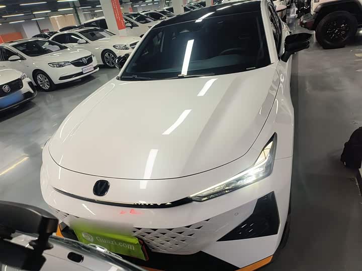 Changan UNI-V 2025 2025款 1.5T 500Bar尊贵运动型