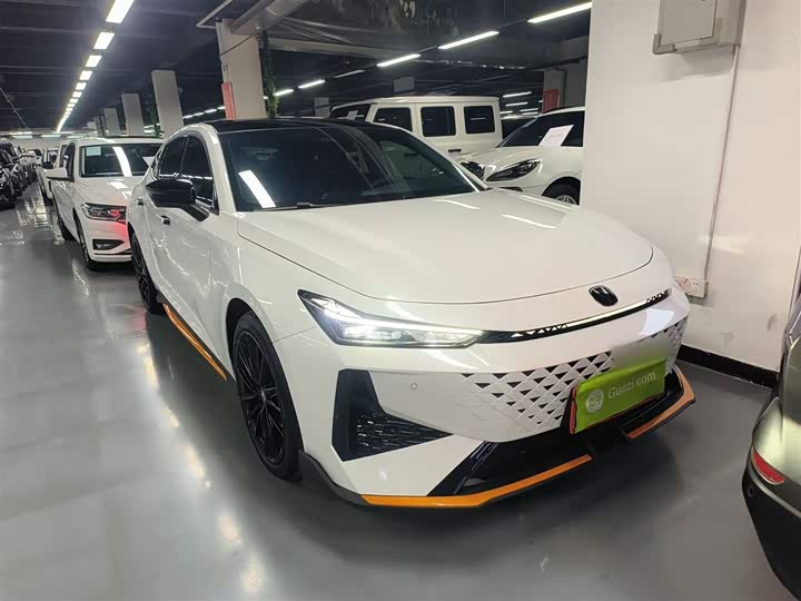 Changan UNI-V 2025 2025款 1.5T 500Bar尊贵运动型