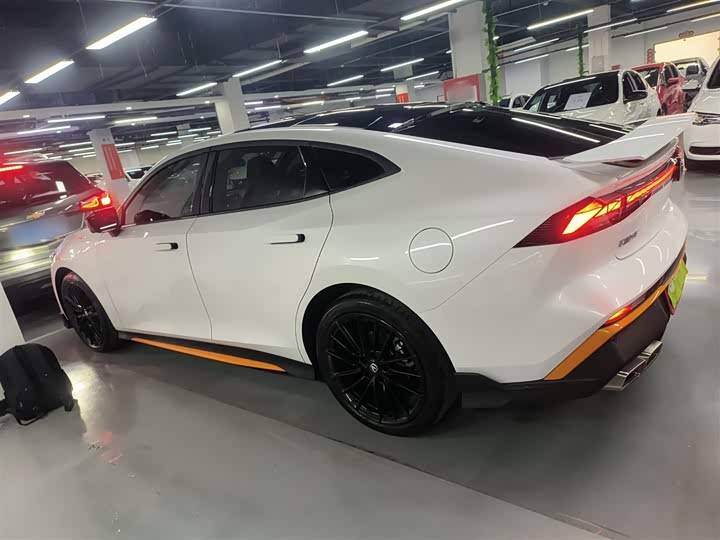 Changan UNI-V 2025 2025款 1.5T 500Bar尊贵运动型