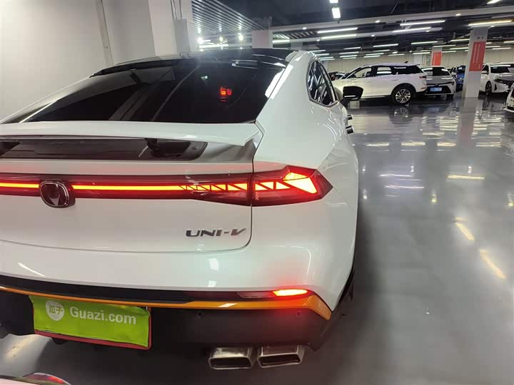 Changan UNI-V 2025 2025款 1.5T 500Bar尊贵运动型