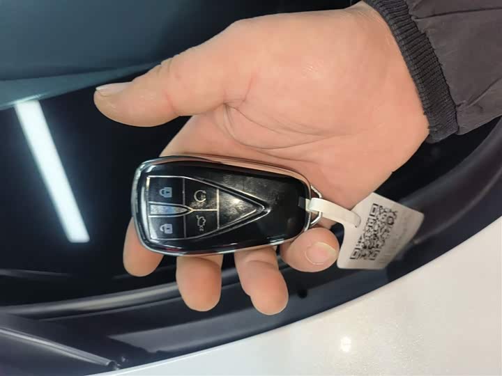 Changan UNI-V 2025 2025款 1.5T 500Bar尊贵运动型