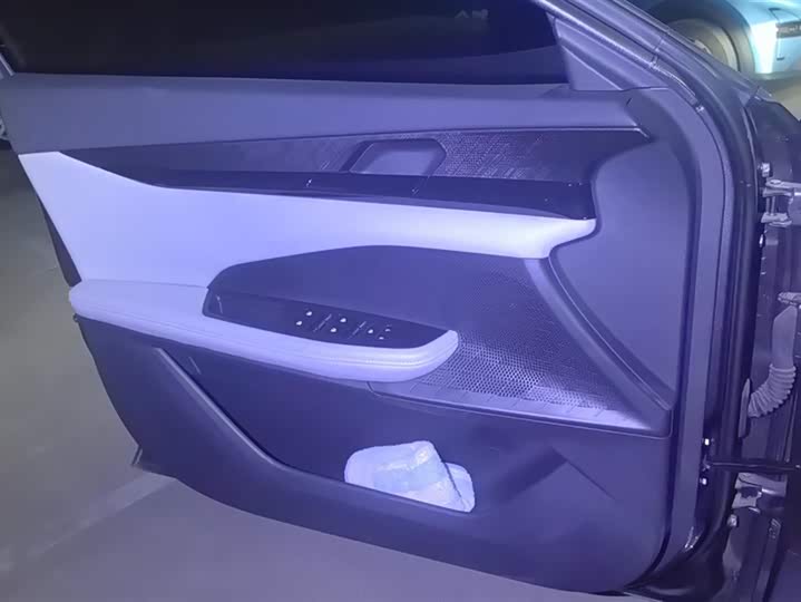 Changan UNI-V Hybrid 2024 2024款 蓝鲸智电iDD 136km 智趣型