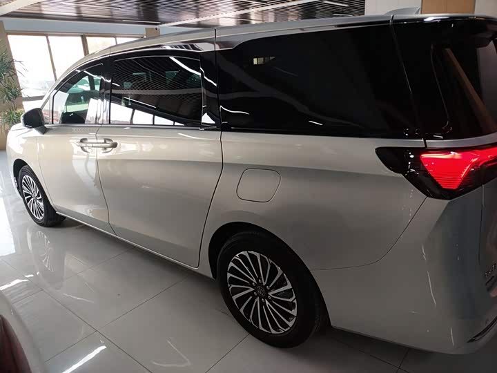 Buick GL8 Hybrid 2025 2025款 陆尚 智享版 7座