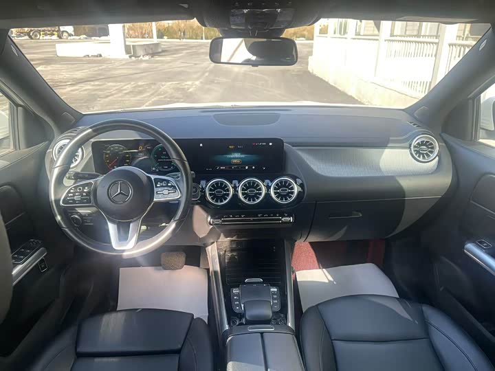 Mercedes-Benz EQA 2022 2022款 EQA 300 4MATIC 首发特别版