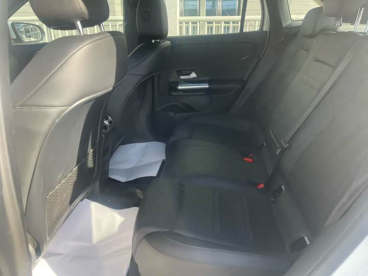 Mercedes-Benz EQA 2022 2022款 EQA 300 4MATIC 首发特别版