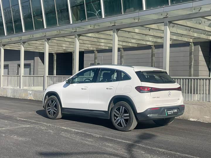 Mercedes-Benz EQA 2022 2022款 EQA 300 4MATIC 首发特别版