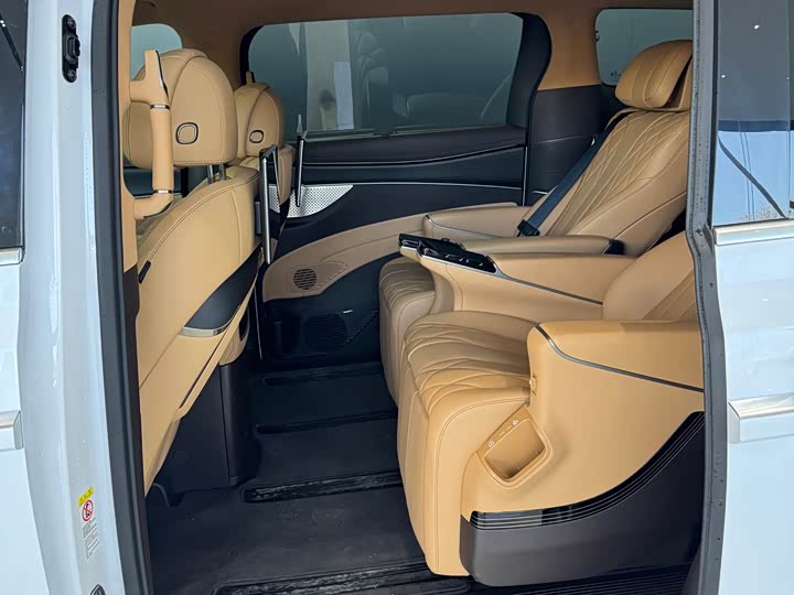 Denza D9 2025 2025款 DM-i 智驾版 1020 四驱旗舰型