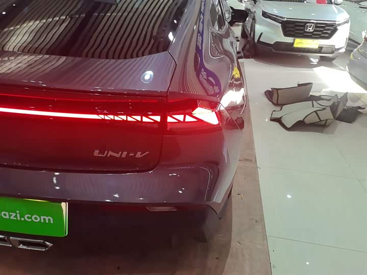 Changan UNI-V Hybrid 2024 2024款 蓝鲸智电iDD 136km 智酷型