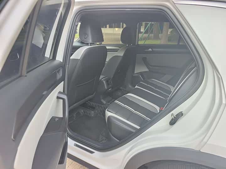 Volkswagen T-Roc 2025 2025款 300TSI DSG两驱辰光版