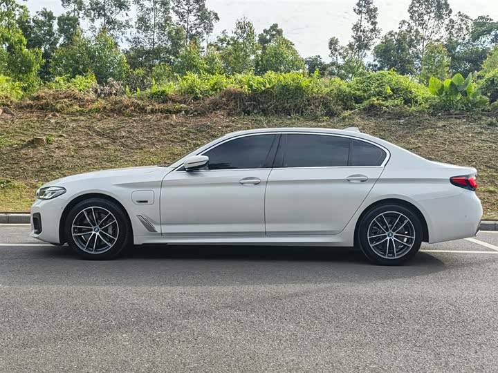 2022 BMW 5 Series Hybrid
