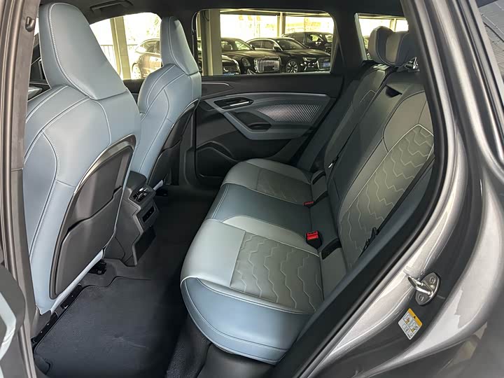 Audi Q6L e-tron 2026 2026款 首发领航版