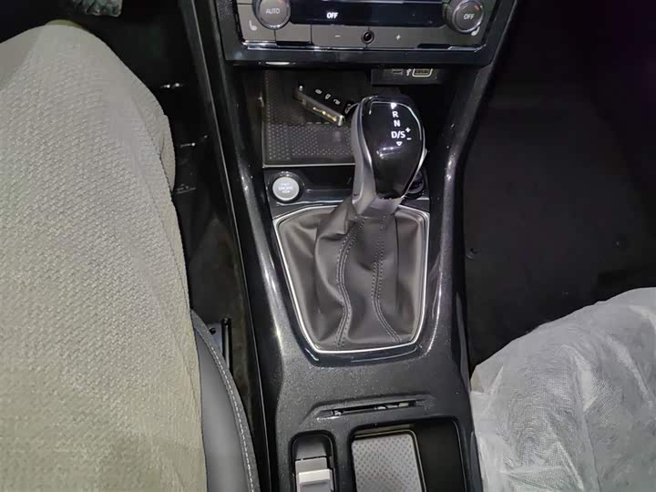 Volkswagen Tharu 2026 2026款 新锐 300TSI 锐享版