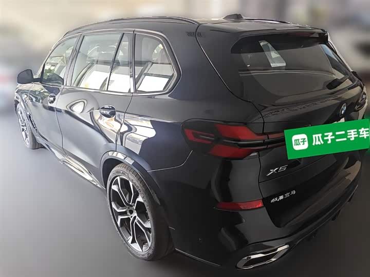 BMW X5 2023 2023款 xDrive 40Li 尊享型M运动曜夜套装
