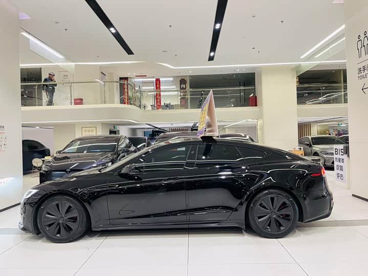 Tesla Model S 2023 2023款 三电机全轮驱动 Plaid版