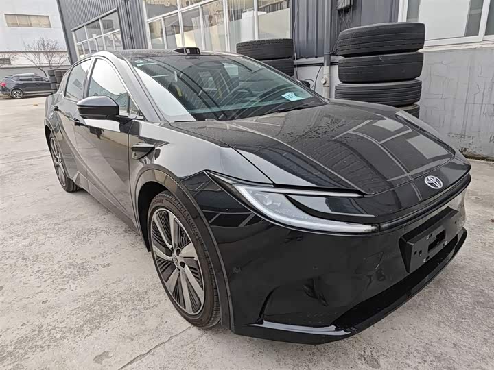 2025 Toyota bZ5