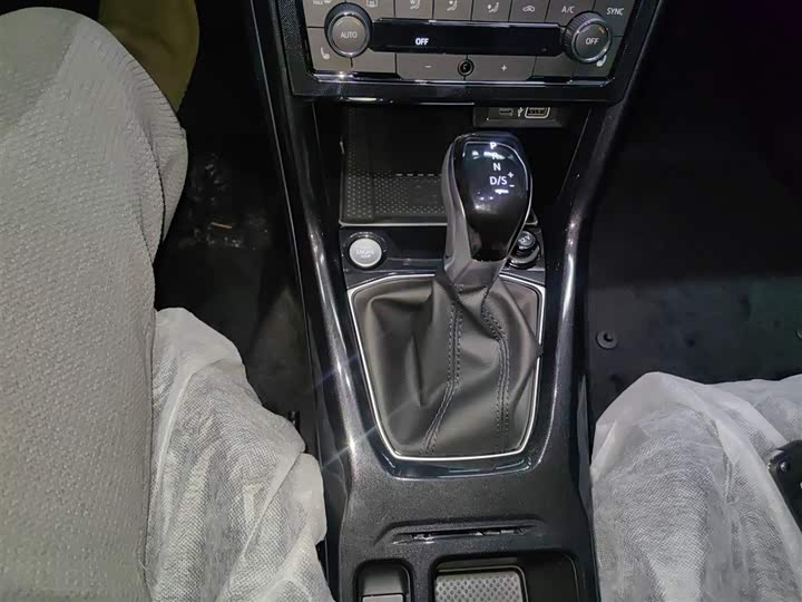 Volkswagen Tharu 2026 2026款 新锐 300TSI 锐享版