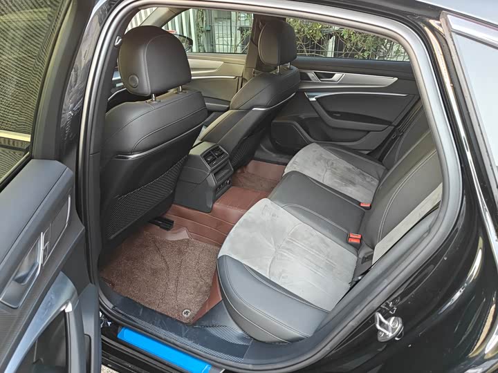 Audi A6L 2025 2025款 40 TFSI 豪华动感型