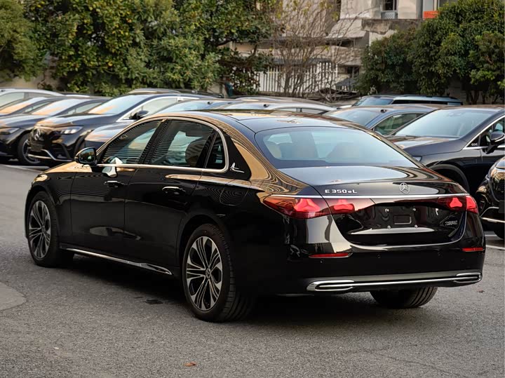 Mercedes-Benz E-Class Hybrid 2024 2024款 E 350 e L 插电式混合动力轿车