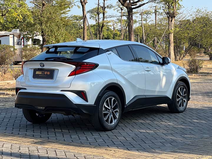 Toyota Izoa 2021 2021款 双擎 2.0L 奕驰版