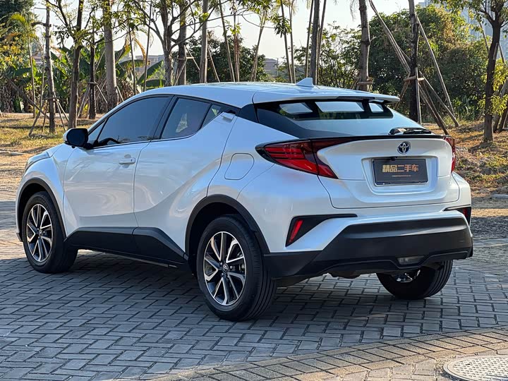 Toyota Izoa 2021 2021款 双擎 2.0L 奕驰版