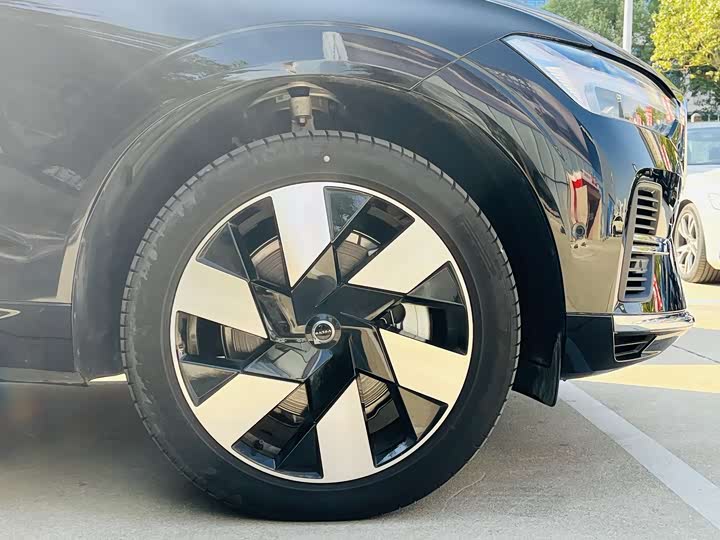 Volvo XC60 Hybrid 2025 2025款 插电式混动 长续航四驱智雅豪华版