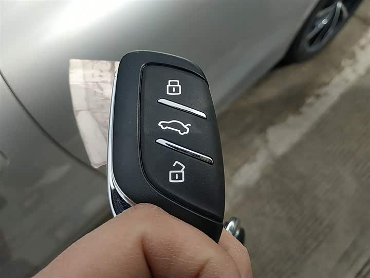 Roewe D7 2025 2025款 DMH 125km 世界冠军版