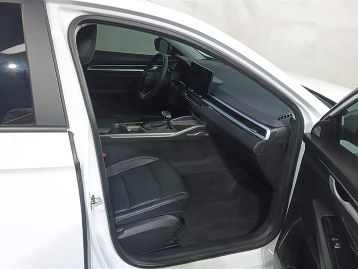 Geely Emgrand 2025 2025款 第4代 1.5L CVT龙腾版