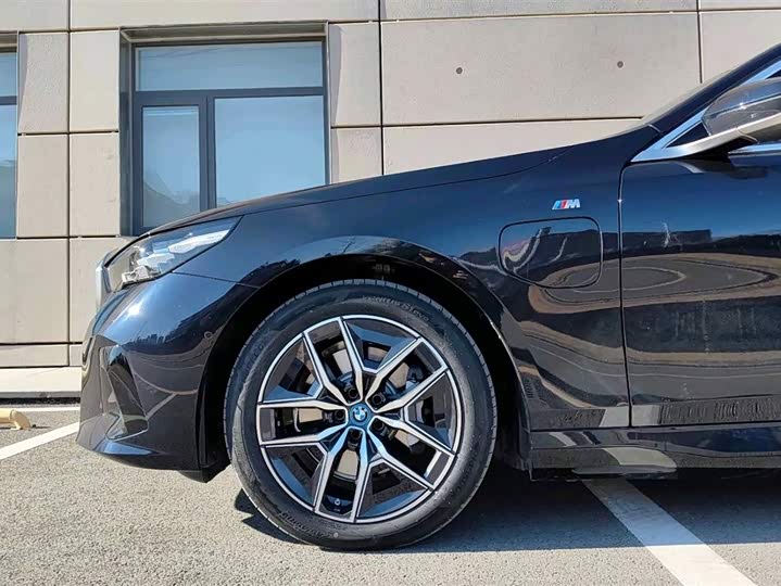 BMW i5 2024 2024款 eDrive 35L 尊享型 M运动套装