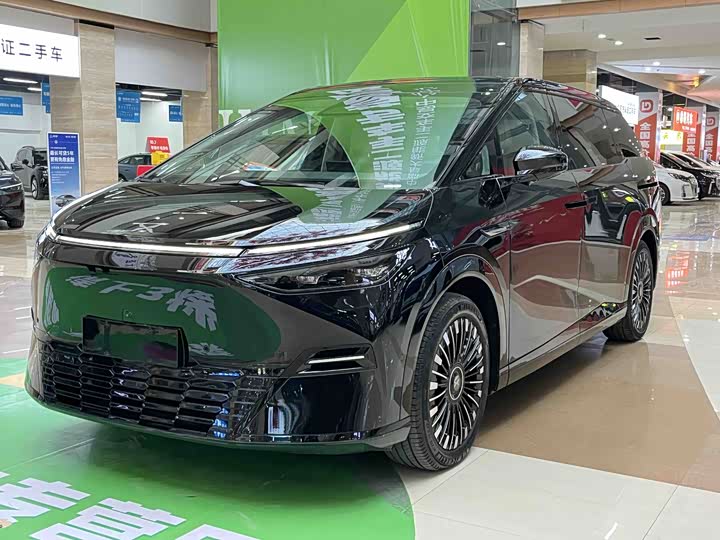 XPeng X9 2025 2025款 纯电 740超长续航 Max