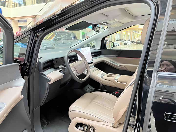 XPeng X9 2025 2025款 纯电 740超长续航 Max