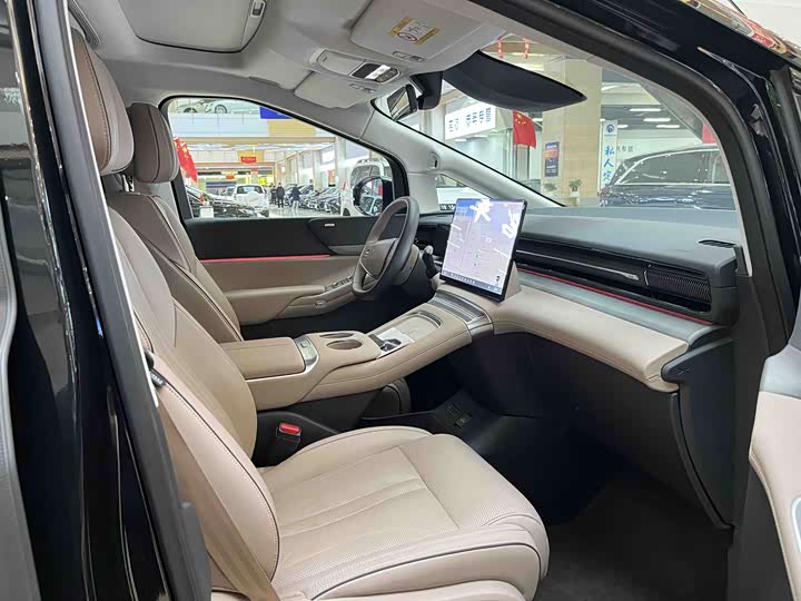 XPeng X9 2025 2025款 纯电 740超长续航 Max