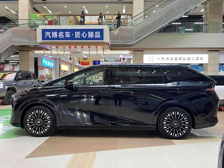 XPeng X9 2025 2025款 纯电 740超长续航 Max