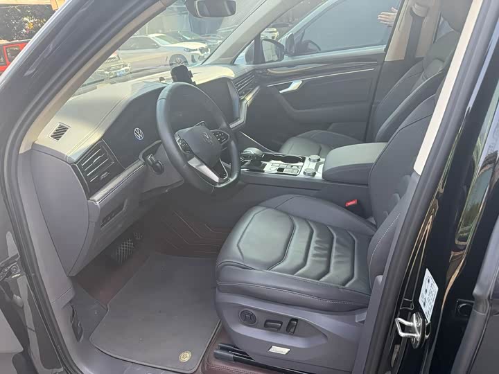 Volkswagen Touareg 2022 2022款 3.0TSI 锐享版 曜黑运动套装