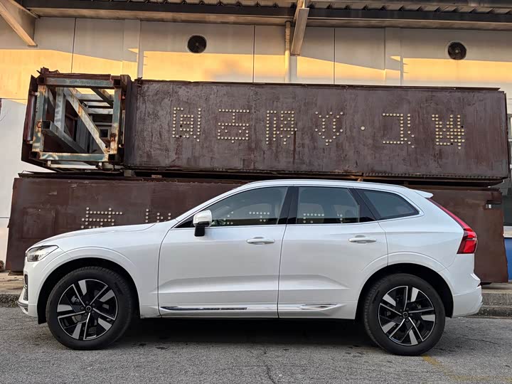 Volvo XC60 2026 2026款 B5 四驱智远豪华版