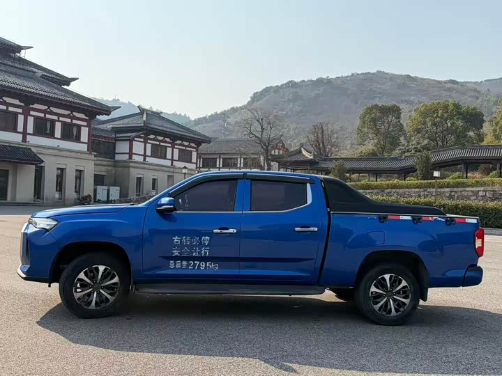 Maxus T70 2021 2021款 2.0T柴油自动两驱豪华版长箱高底盘