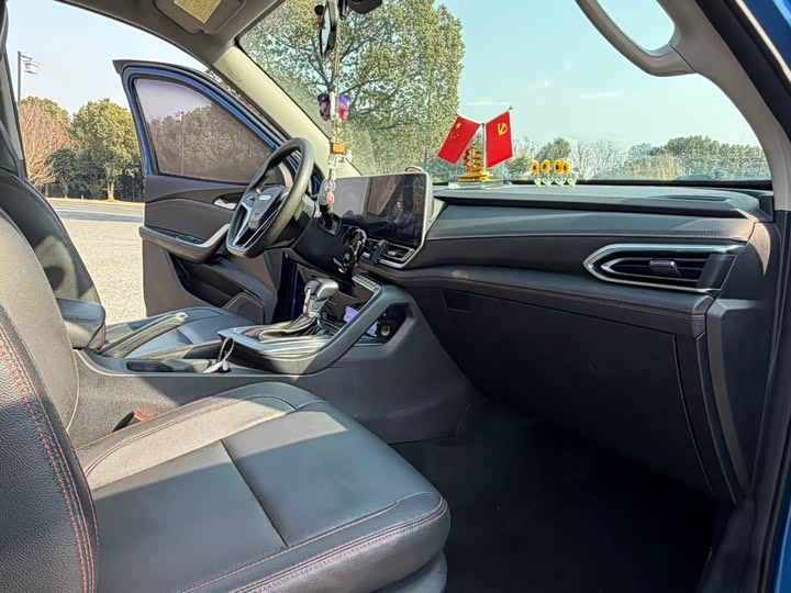 Maxus T70 2021 2021款 2.0T柴油自动两驱豪华版长箱高底盘