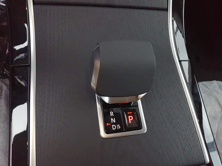 Land Rover Range Rover Evoque L 2026 2026款 揽胜极光 L SE