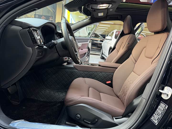 Volvo S90 2026 2026款 B5 智逸豪华版