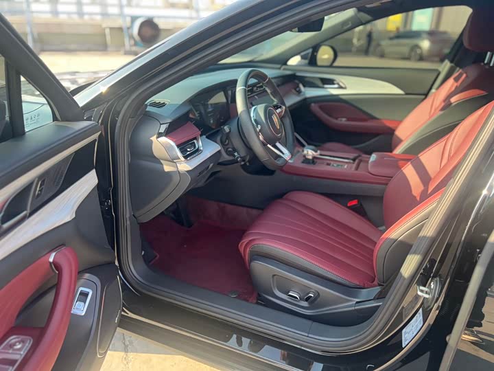 Hongqi H5 2025 2025款 2.0T 自动玄影200万辆纪念版