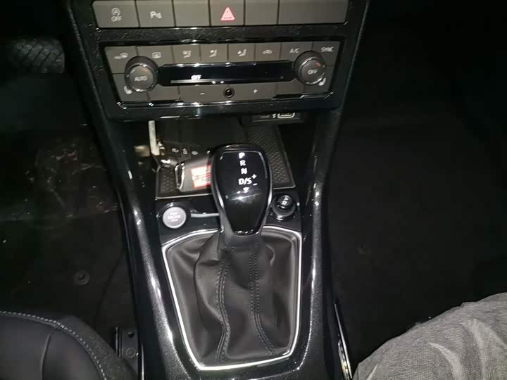 Volkswagen Tharu 2026 2026款 新锐 300TSI 锐享版