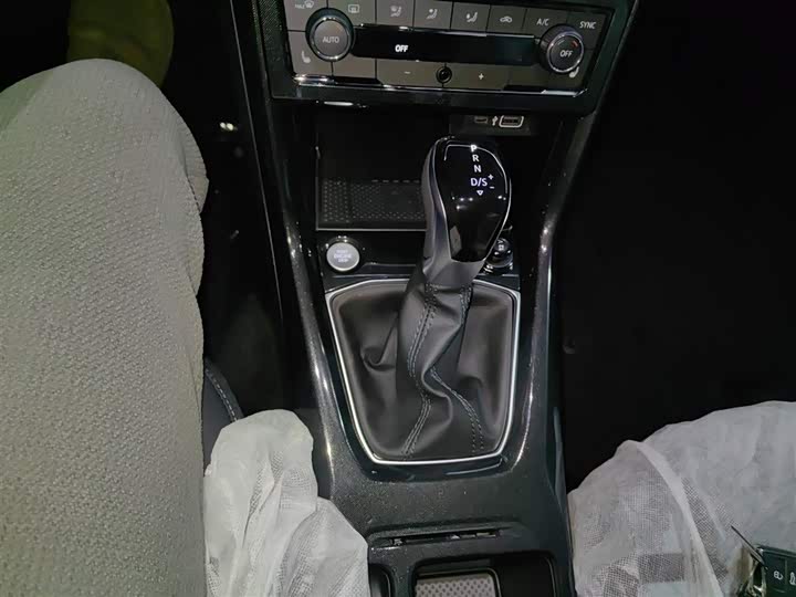 Volkswagen Tharu 2026 2026款 新锐 300TSI 锐享版