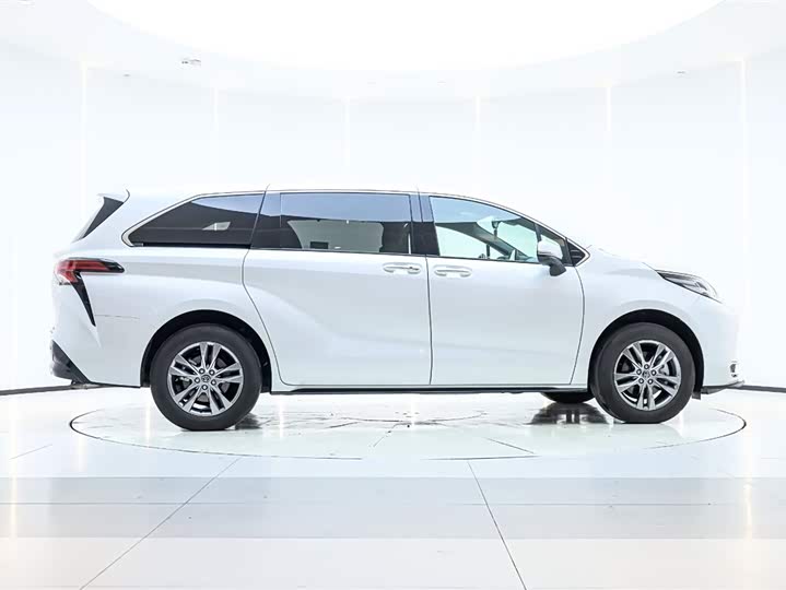 Toyota Sienna 2026 2026款 2.5L 双擎四驱尊贵版