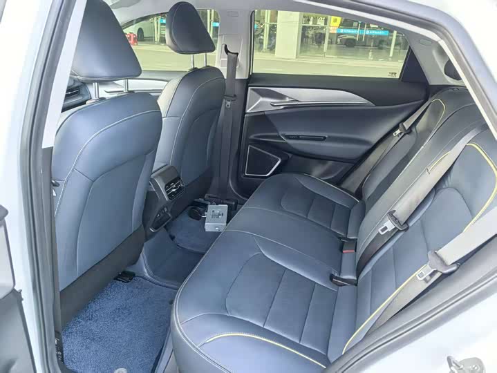 Geely Geometry G6 2024 2024款 500KM 尊贵型