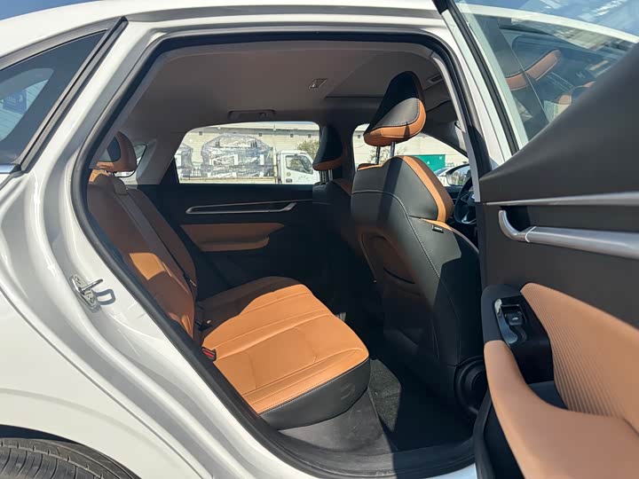 Geely Emgrand 2025 2025款 第4代 1.5L CVT星耀版