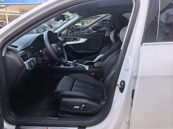 Audi A4L 2025 2025款 200万辆悦享版 40 TFSI 时尚动感型