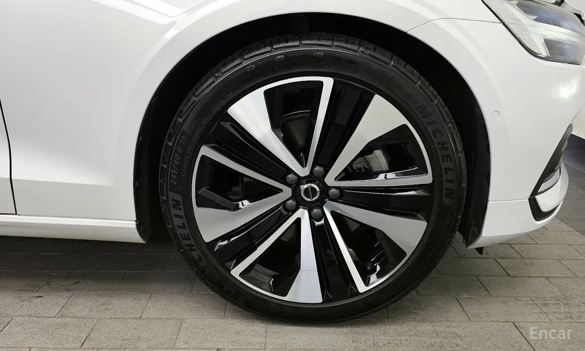 Volvo S60 2019 B5 Ultimate Bright